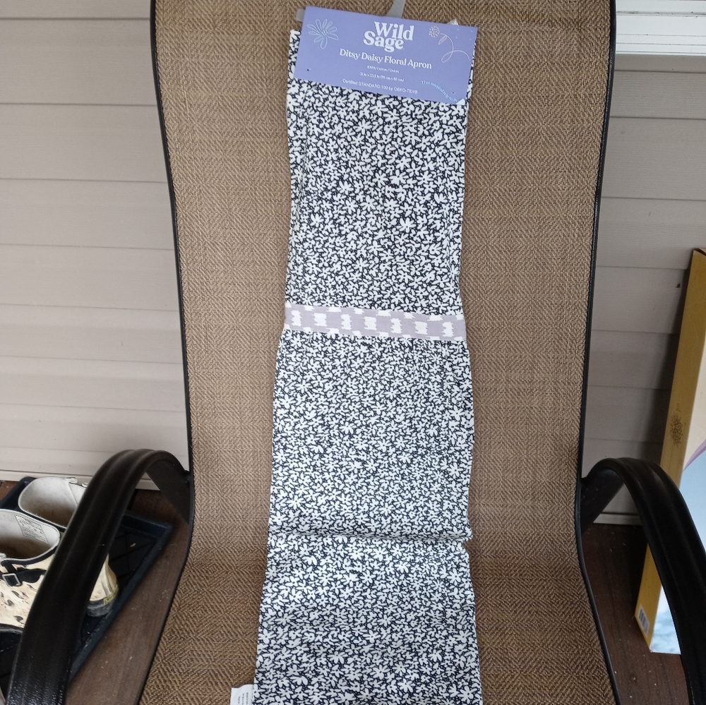 Ditsy daisy floral Apron